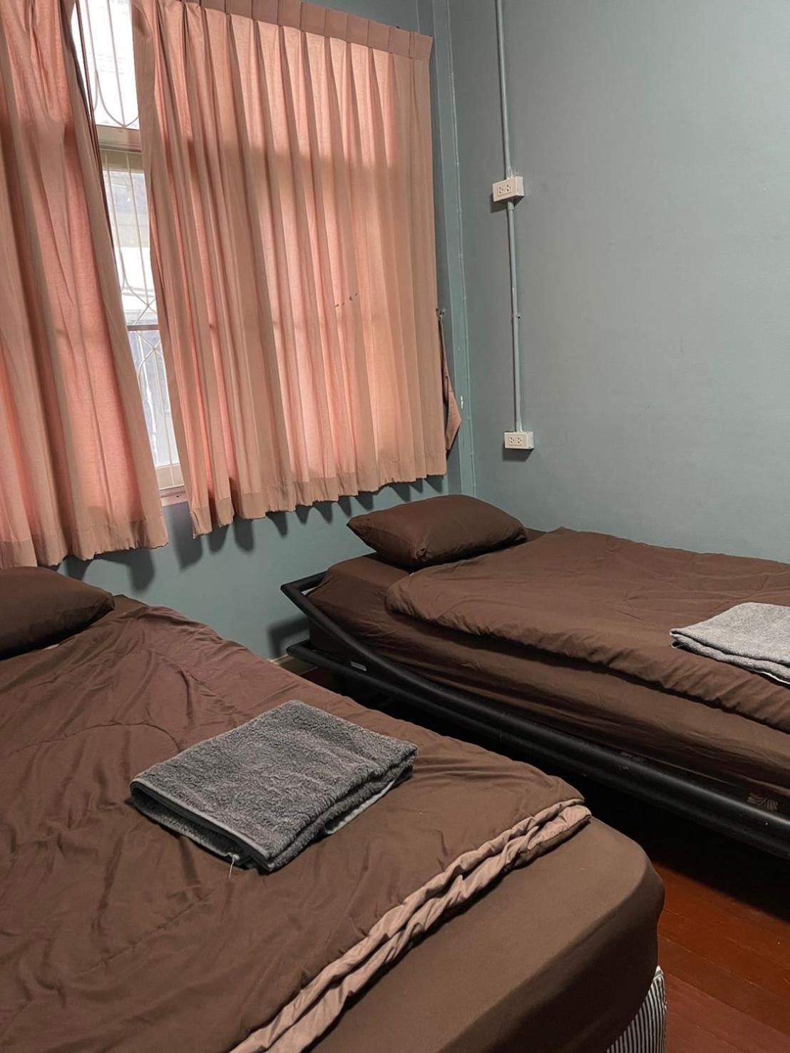 Sura Near Mrt Phra Ram 9 Hostel Bangkok