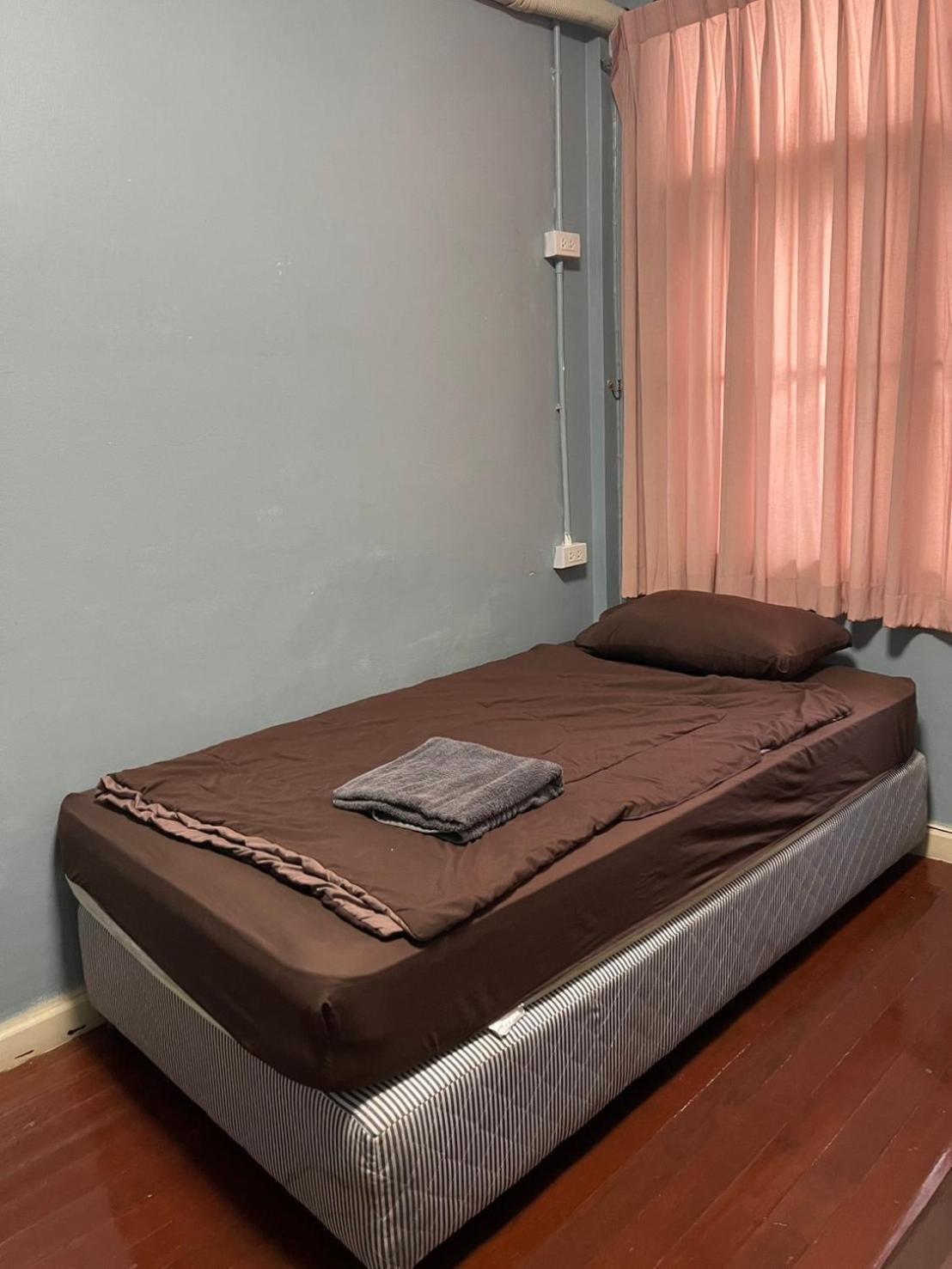 Hostel Sura Near Mrt Phra Ram 9 *