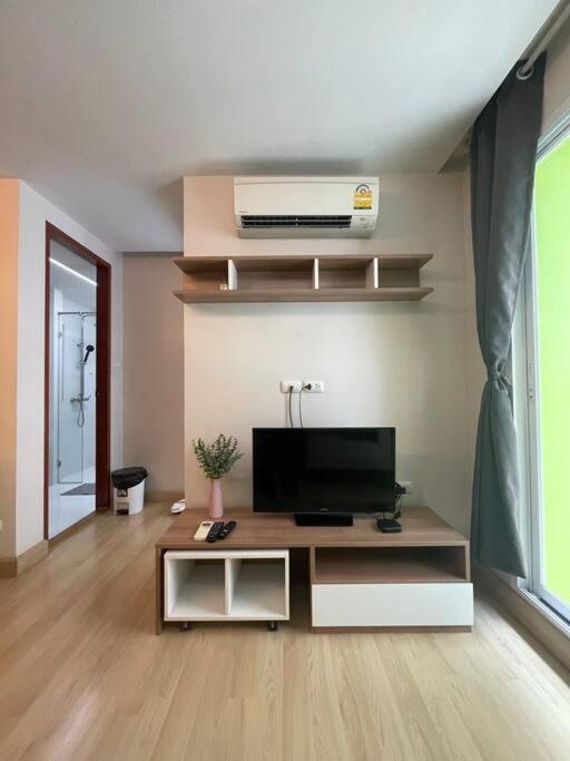 Cozy At Huai Khwang Close To Mrt Bangkok
