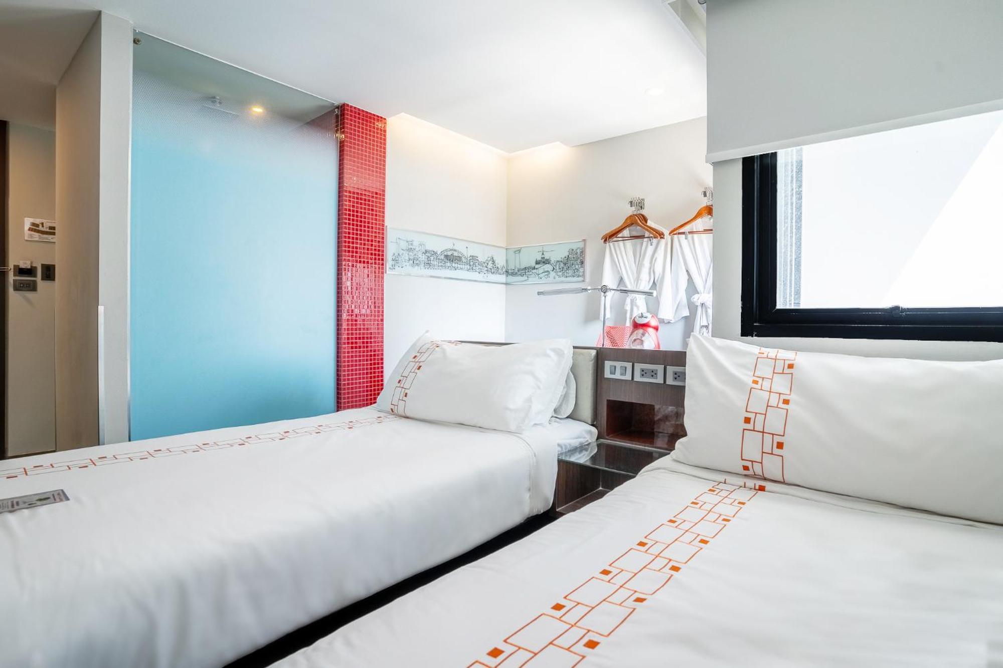 Vib Western Sanam Pao Bangkok