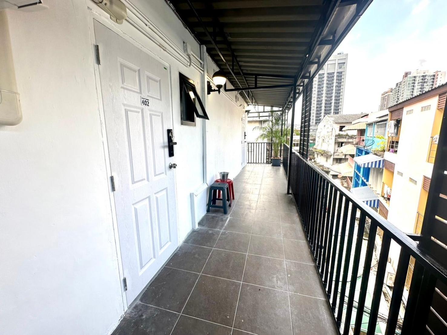 The White Den Chatuchak Hostel Bangkok