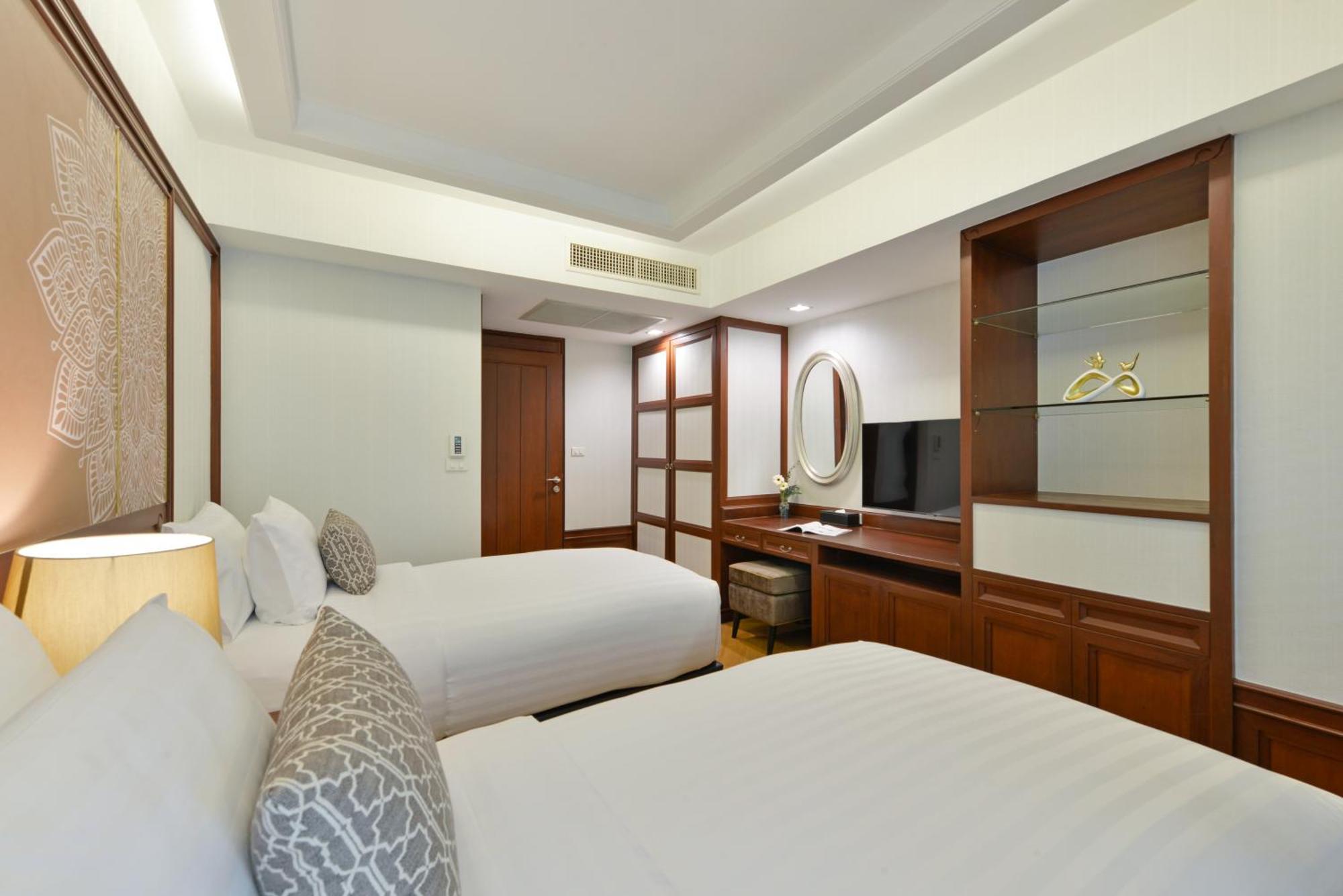 Centre Point Sukhumvit Thong-lo Hotel 4*