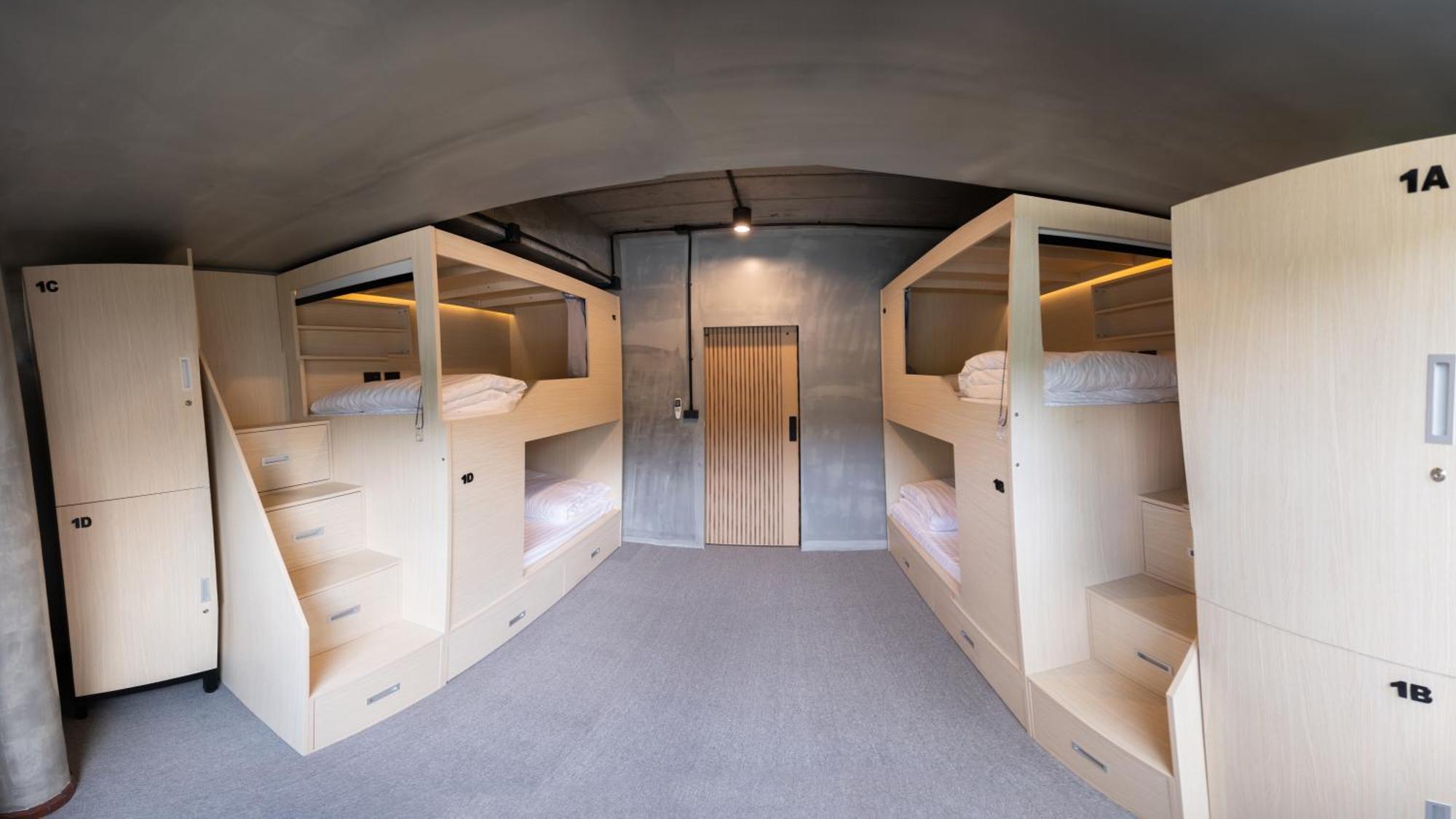 Dmk Place Capsulehotel *