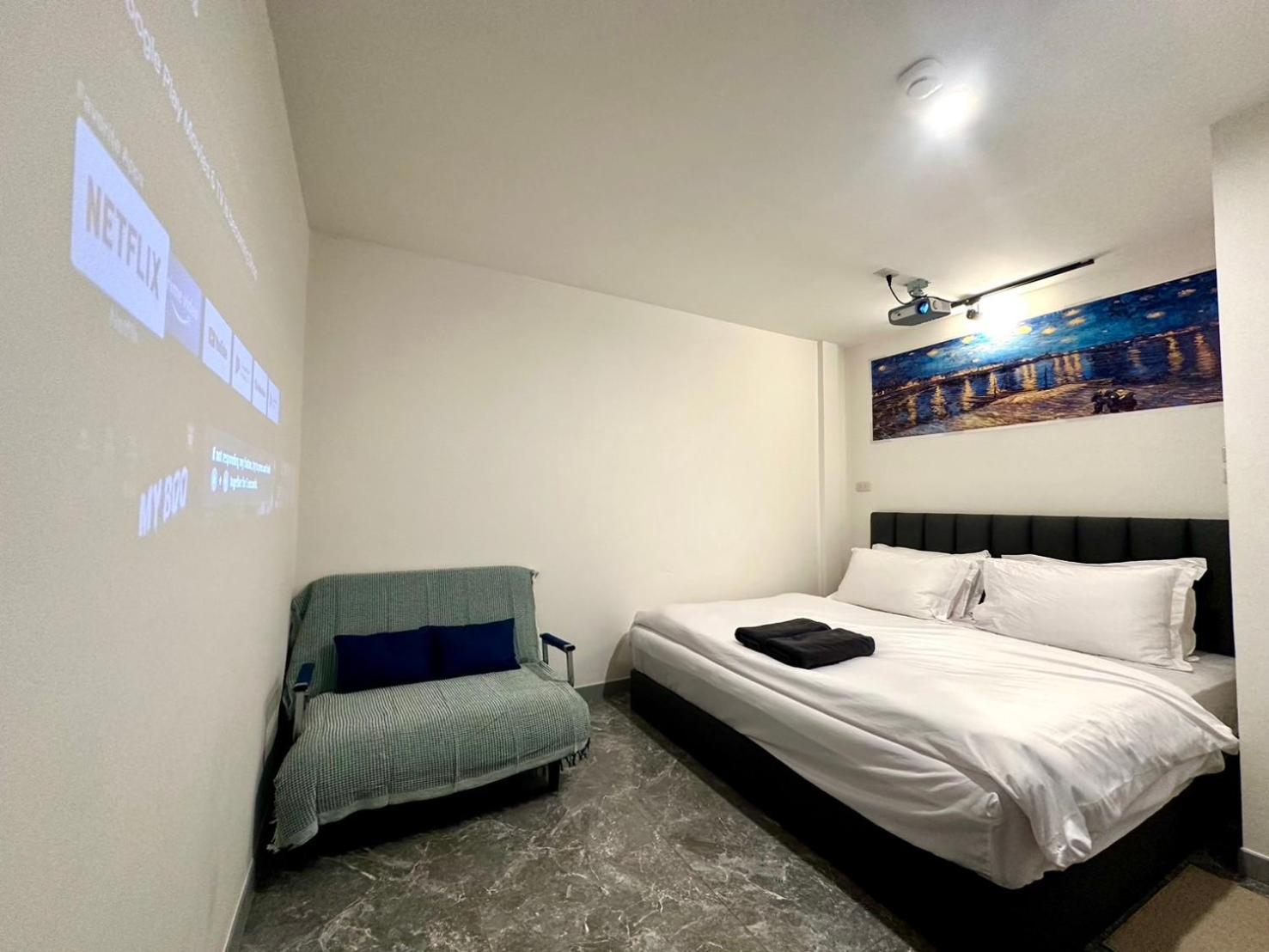 The White Den Chatuchak Bangkok