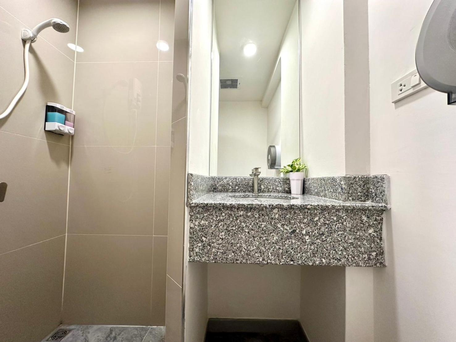 Hostel The White Den Chatuchak *