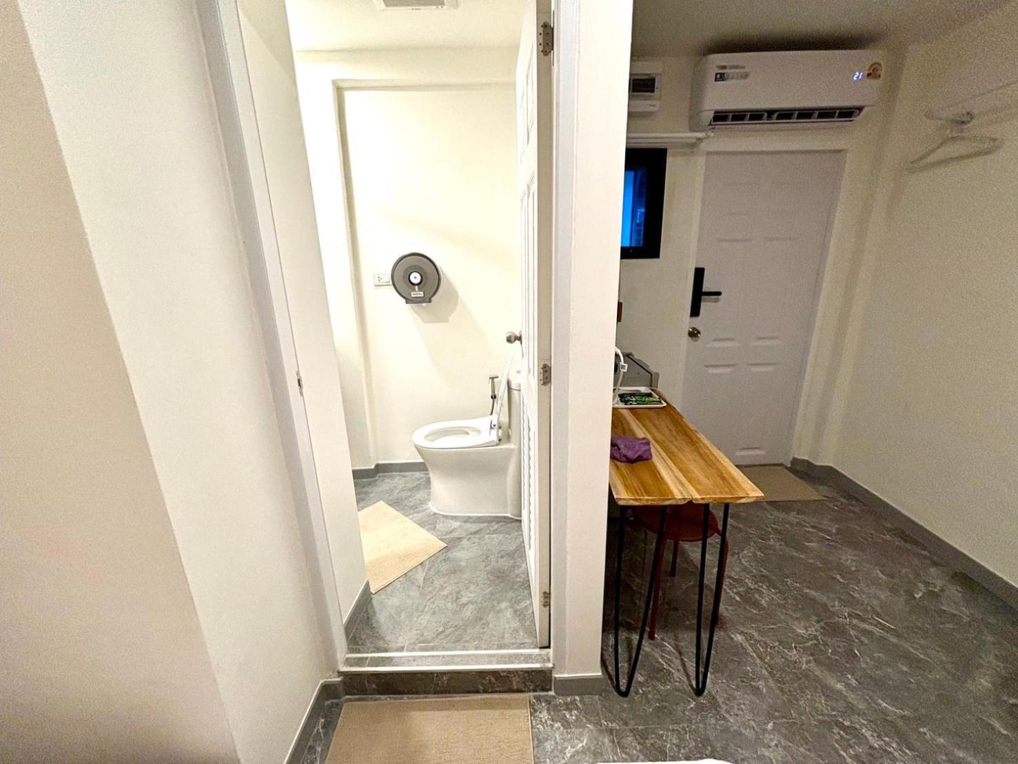 Hostel The White Den Chatuchak Bangkok
