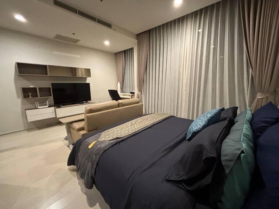 King Bed * Bangkok