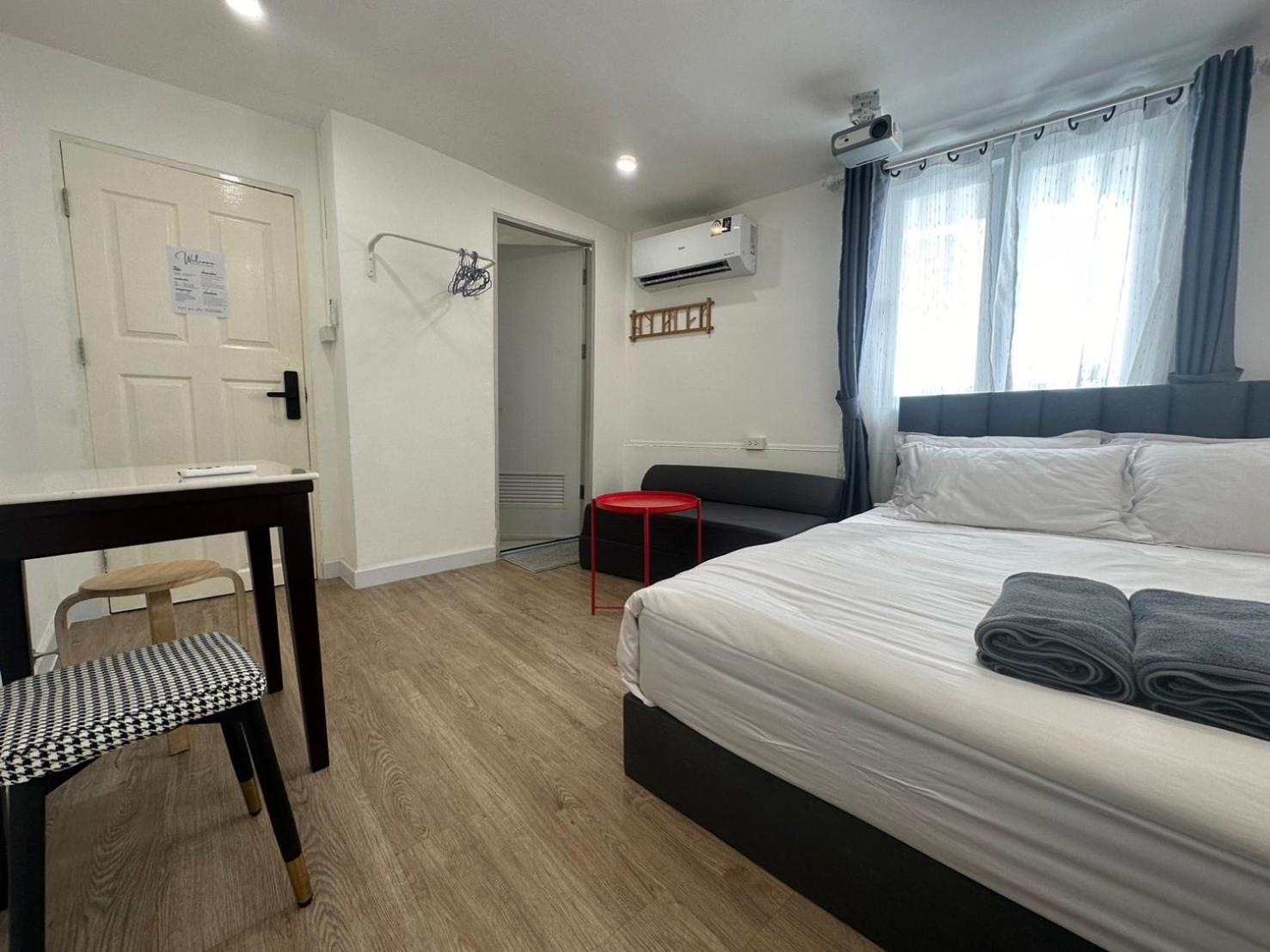 Hostel The White Den Sukhumvit 44