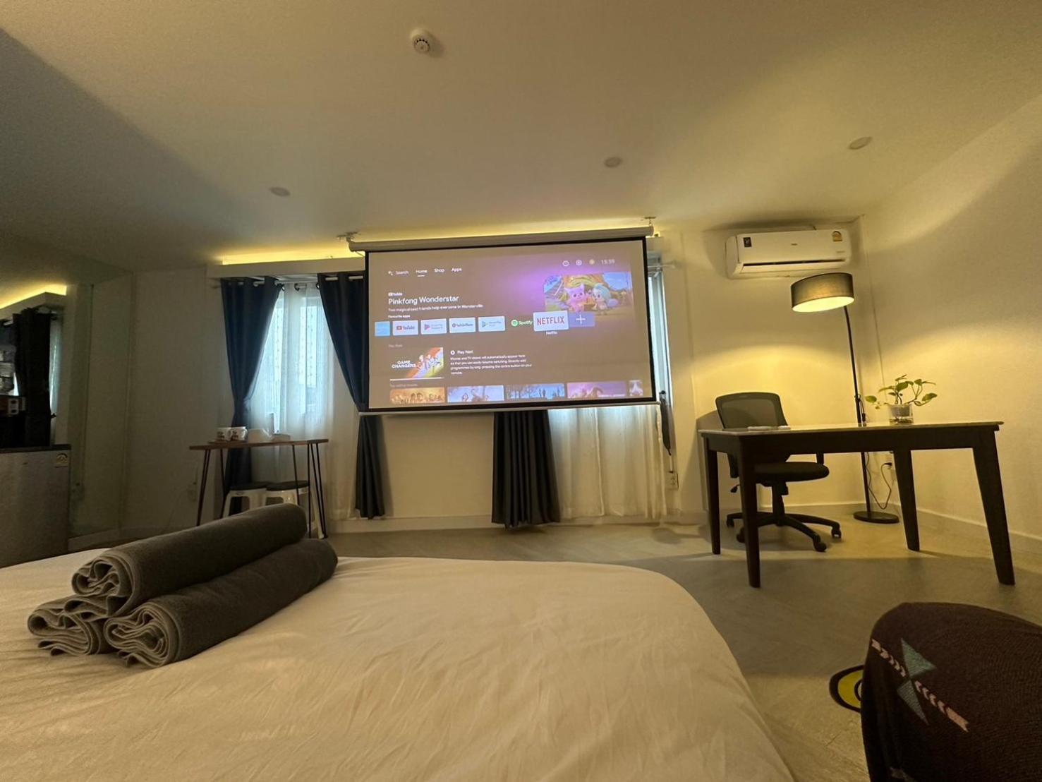 The White Den Sukhumvit 44 * Bangkok