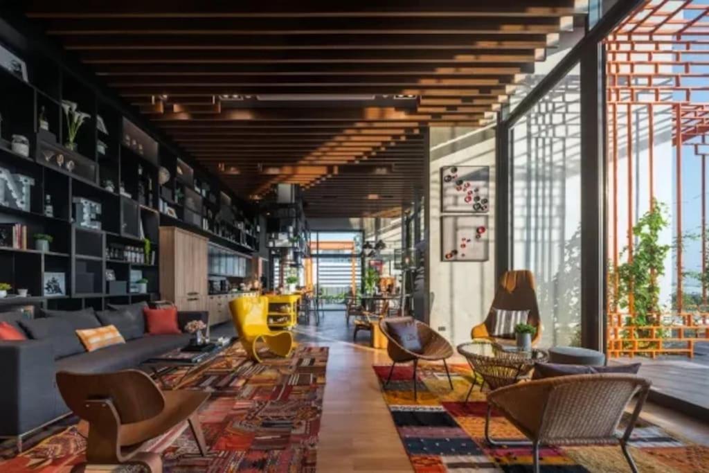 Luxury 29 Floor Pool Sky View King Bed Coworking Bts Bangkok