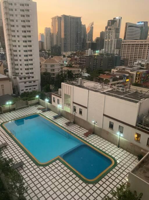 Spacious In Sukhumvit Nana Apartment