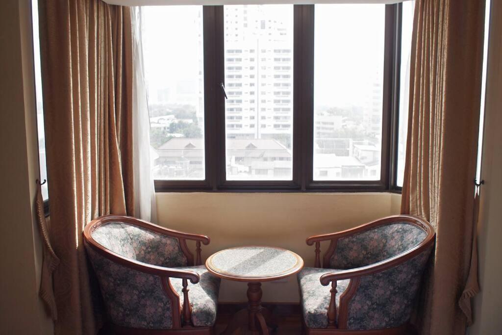 Spacious In Sukhumvit Nana Apartment *