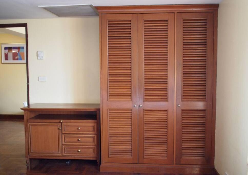 Spacious In Sukhumvit Nana Apartment *