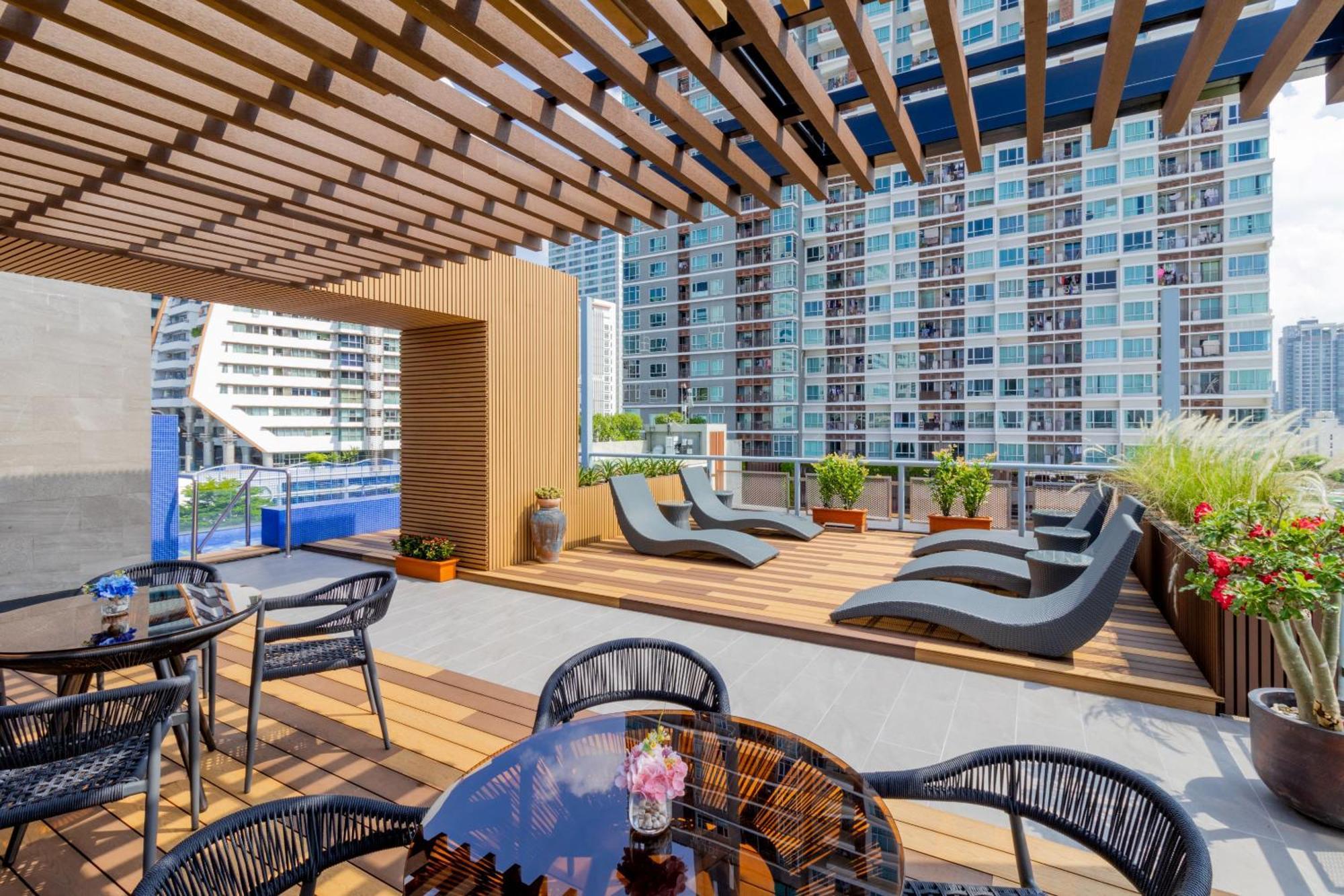 Western Click Sathorn 11 Hotel 4*