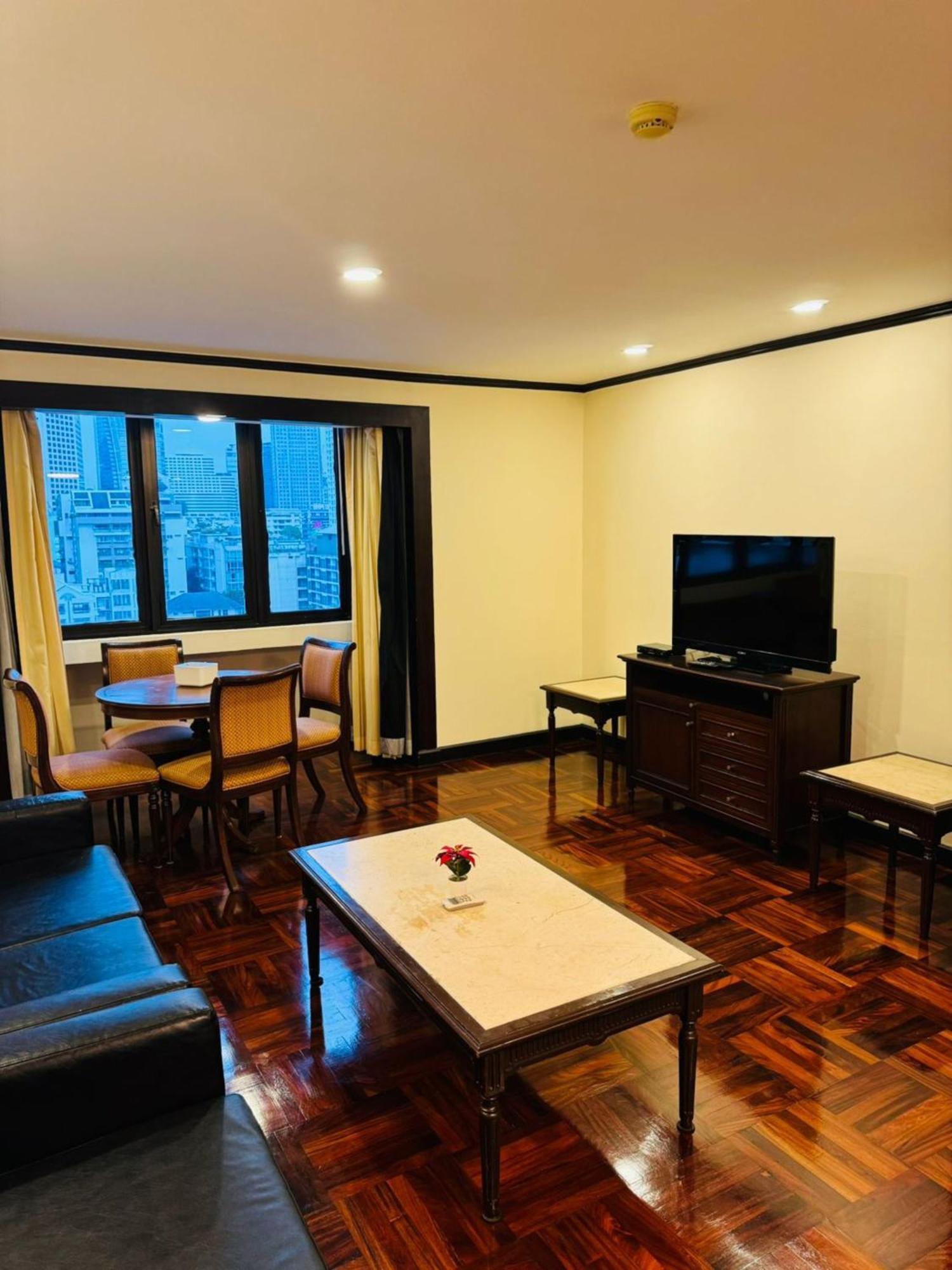 Spacious 1,2 & 3 Bedroom Serviced Apartments Omni - Nana Bts * Bangkok