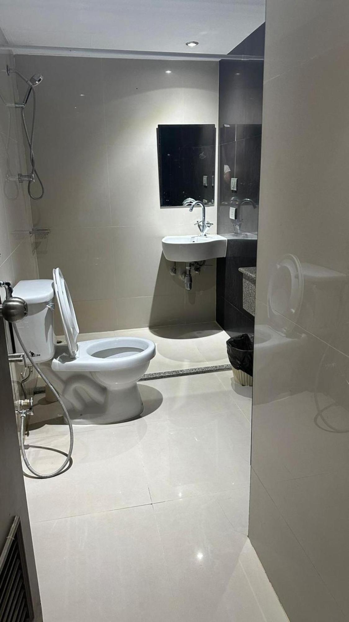Spacious 1,2 & 3 Bedroom Serviced Apartments Omni - Nana Bts Bangkok
