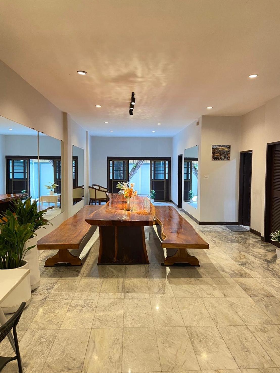 3 Brothers House Ekkamai Bangkok