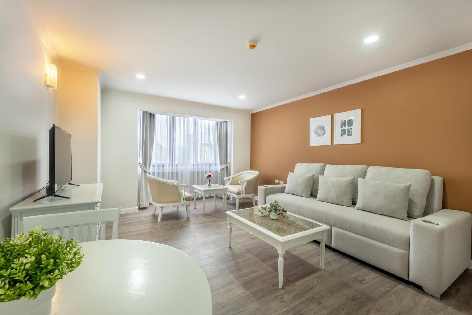 Aparthotel Neom Town