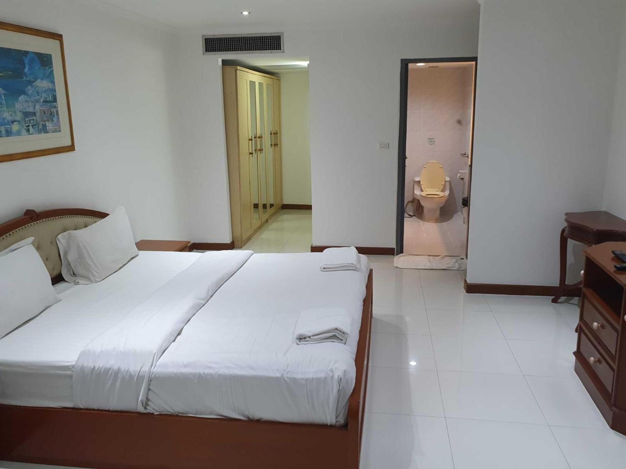Omni Tower Sukhumvit Soi 4 Direct Apartment Bangkok