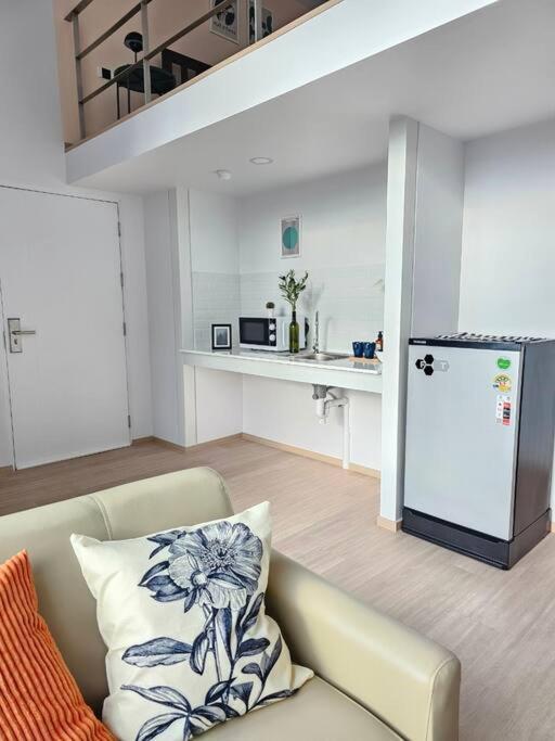 Midtown Duplex Ratchayothin 275 Apartment *