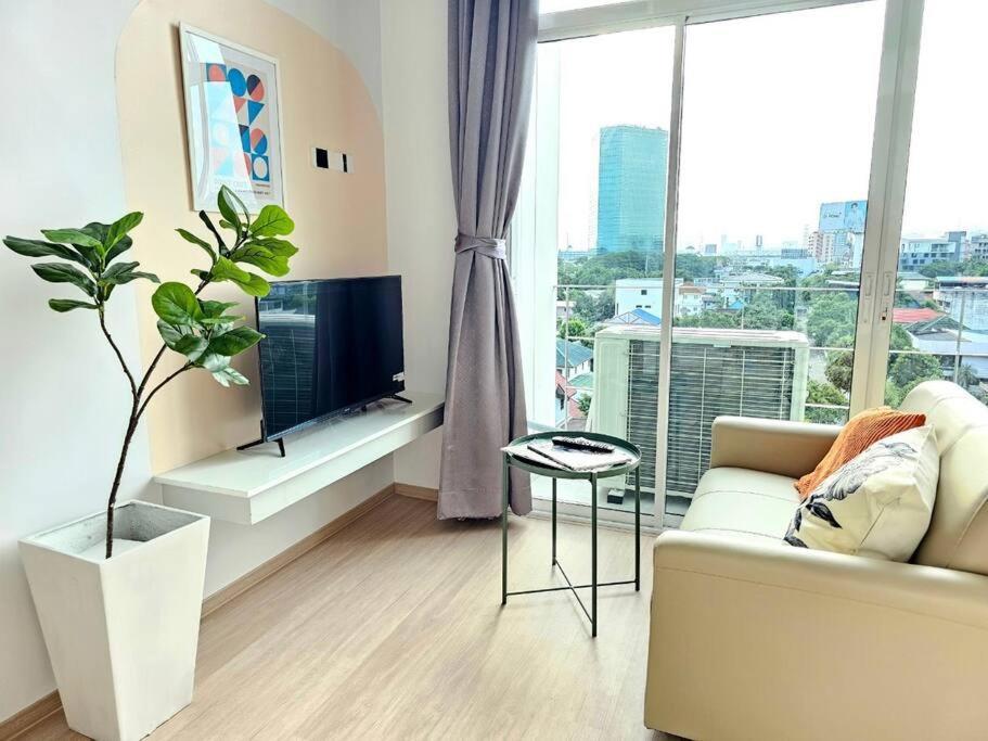 Midtown Duplex Ratchayothin 275 Apartment Bangkok