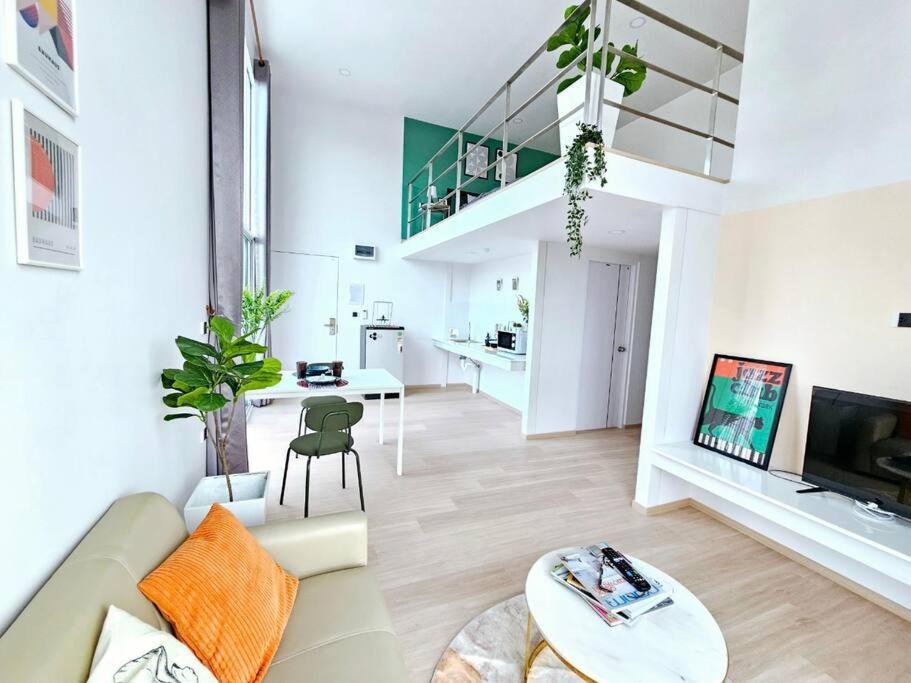 Midtown Duplex Ratchayothin 272 Apartment Bangkok