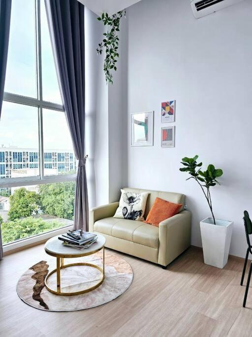 Apartment Midtown Duplex Ratchayothin 272 Bangkok