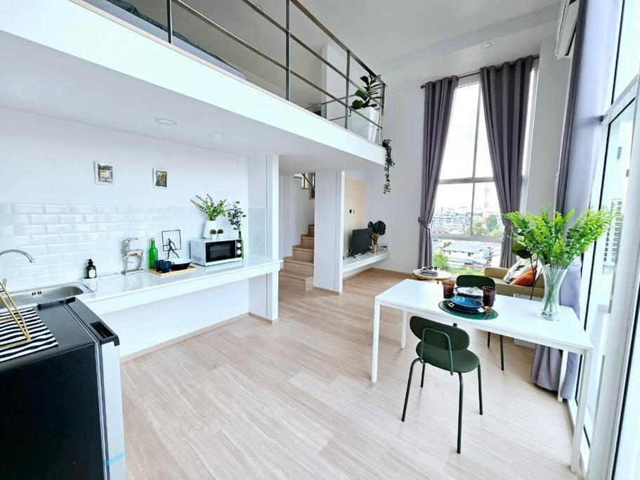 Midtown Duplex Ratchayothin 272 Apartment Bangkok