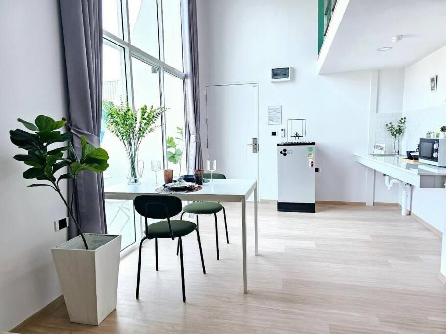 Midtown Duplex Ratchayothin 272 *