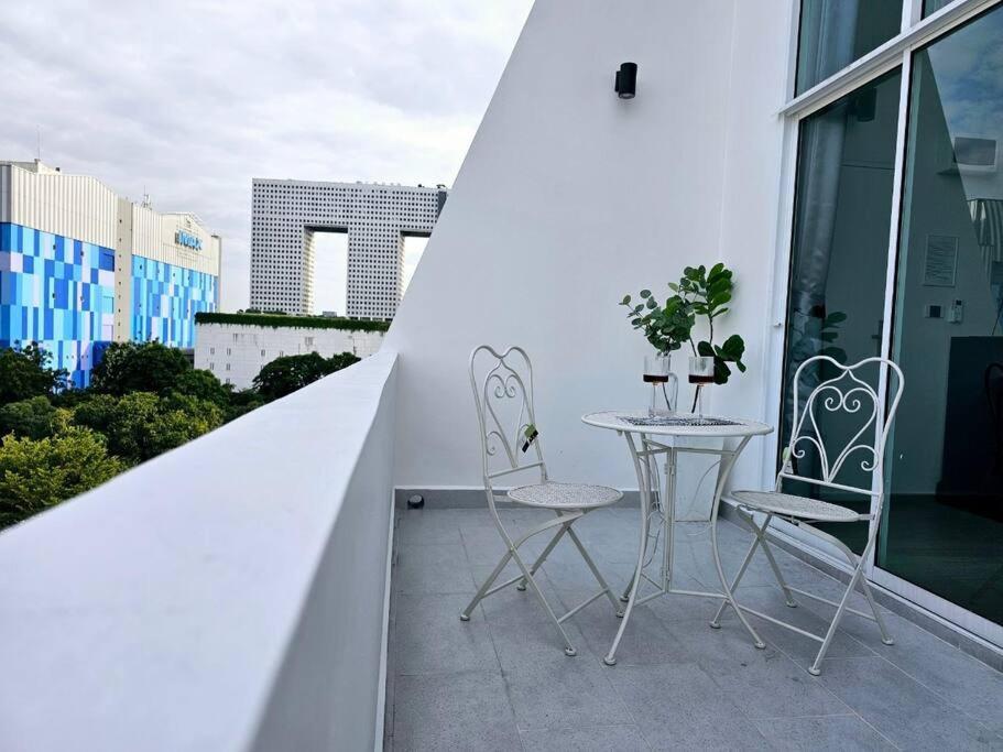 Apartment Midtown Duplex Ratchayothin 272
