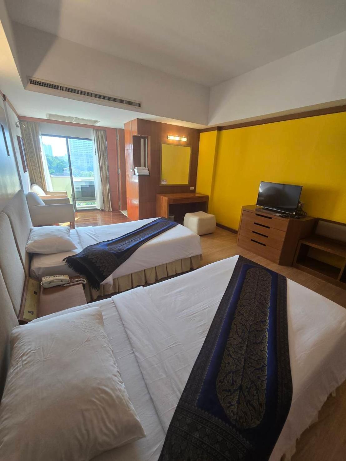 Riverside Hotel