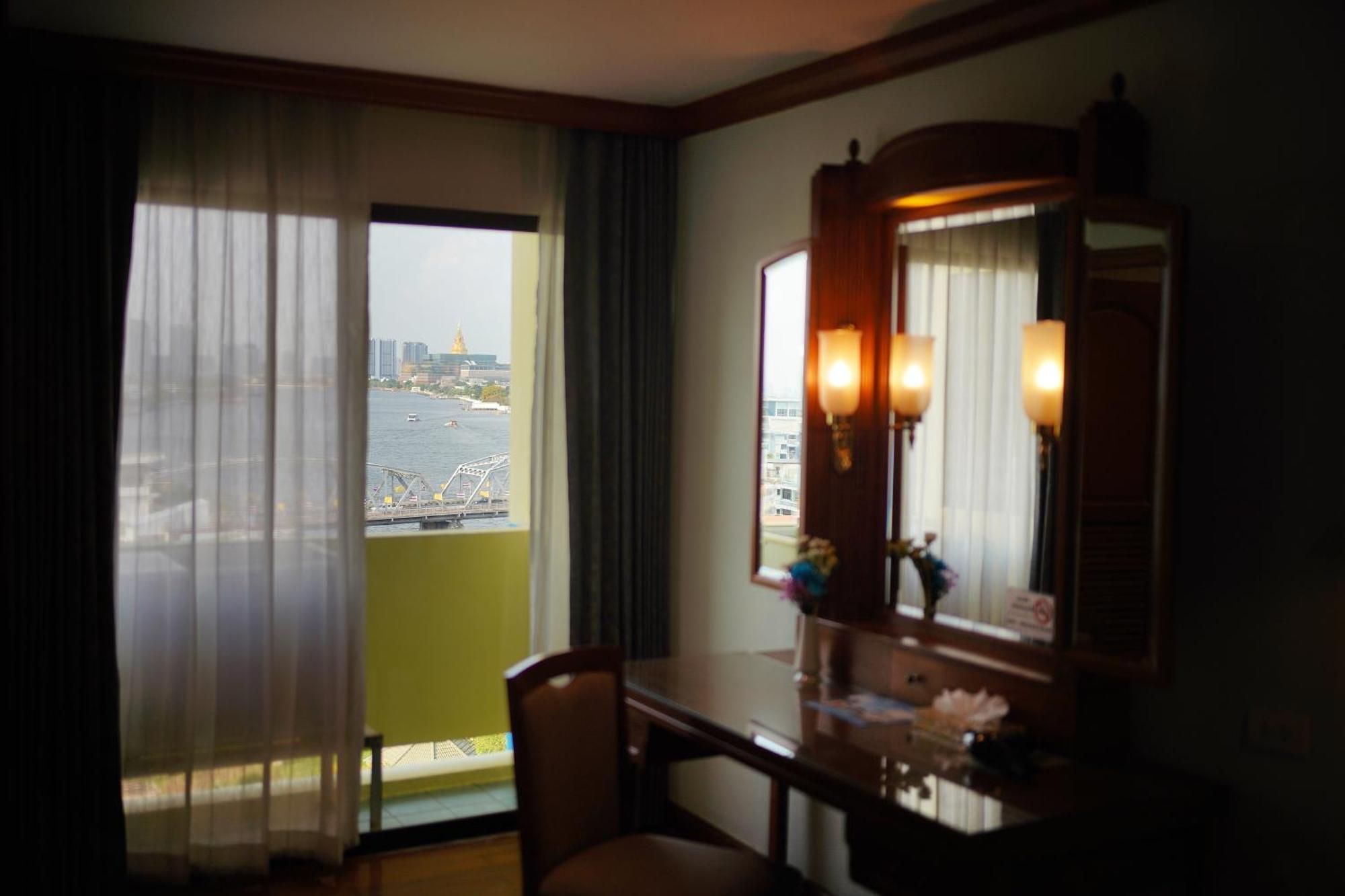 Riverside Hotel