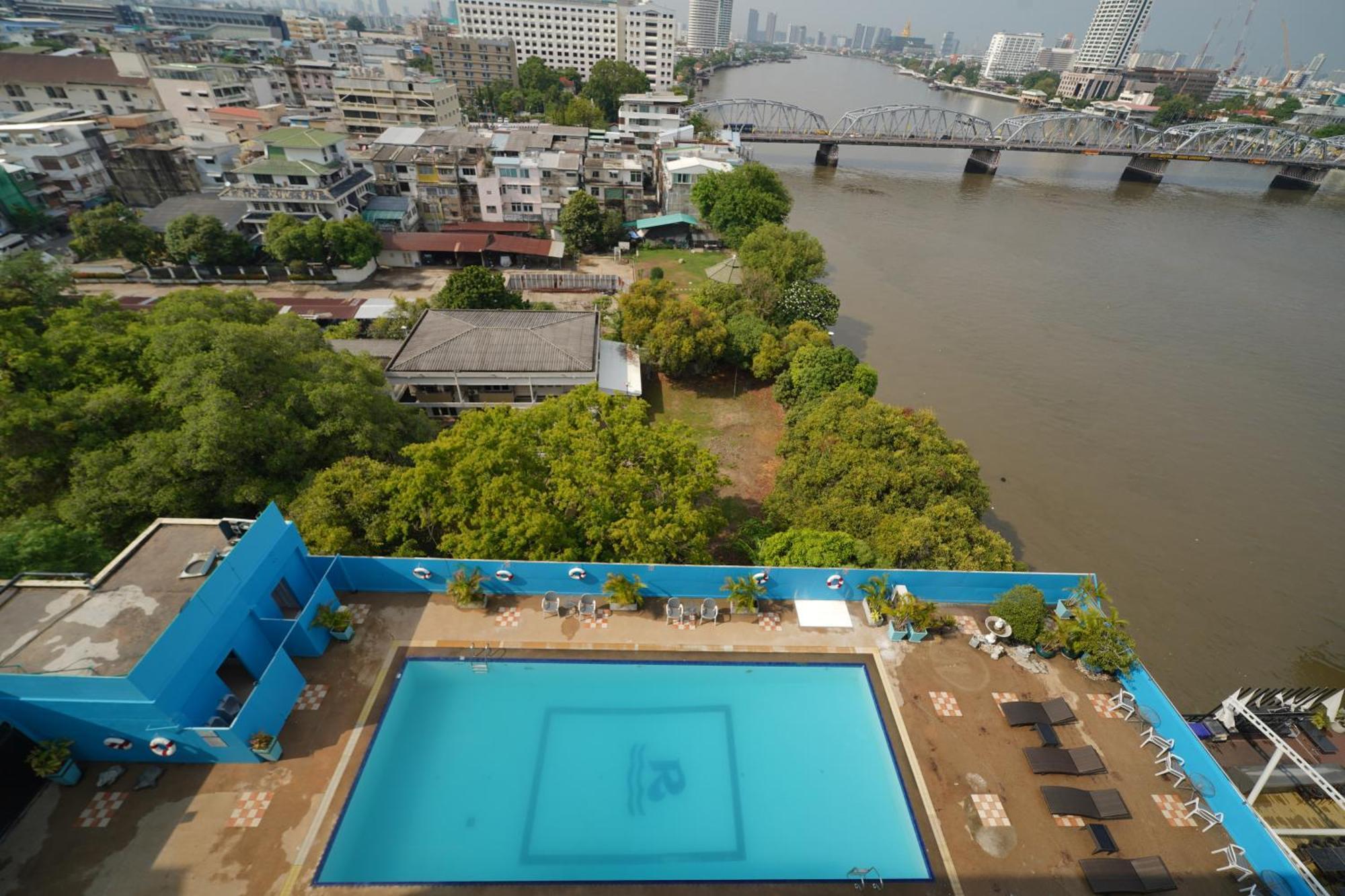 Riverside 4*