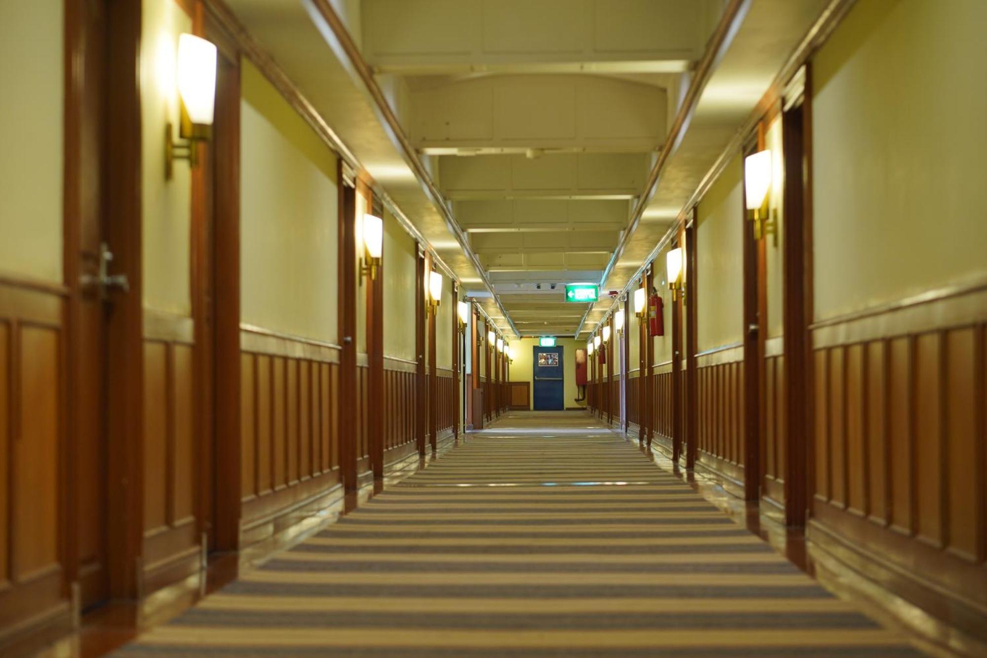 Riverside Hotel