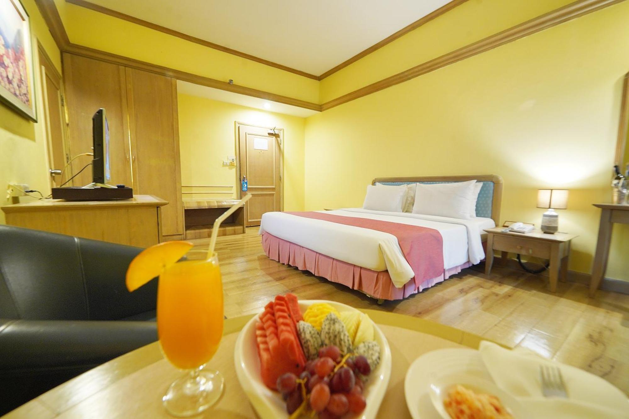 Riverside Hotel