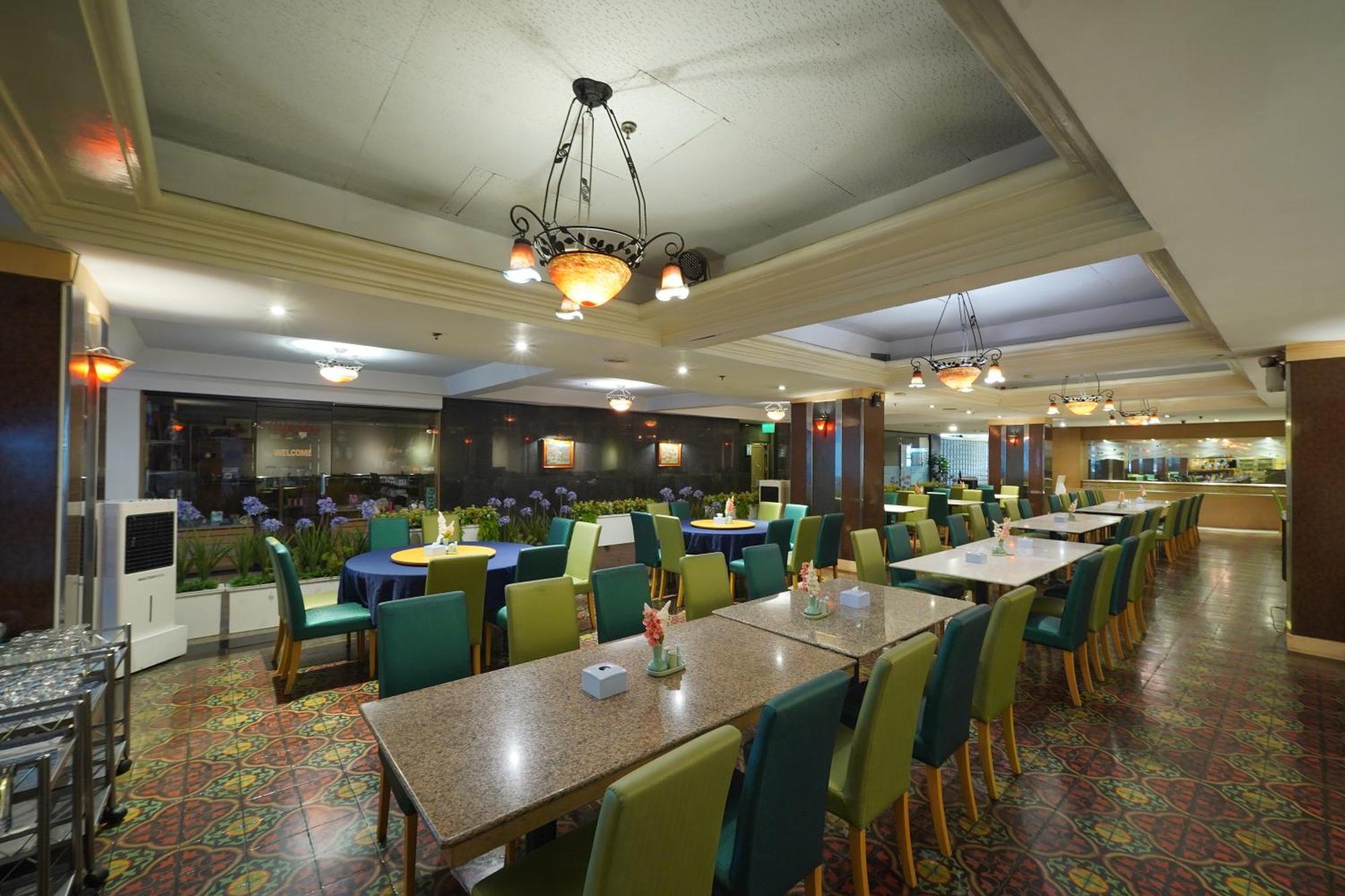Riverside Hotel