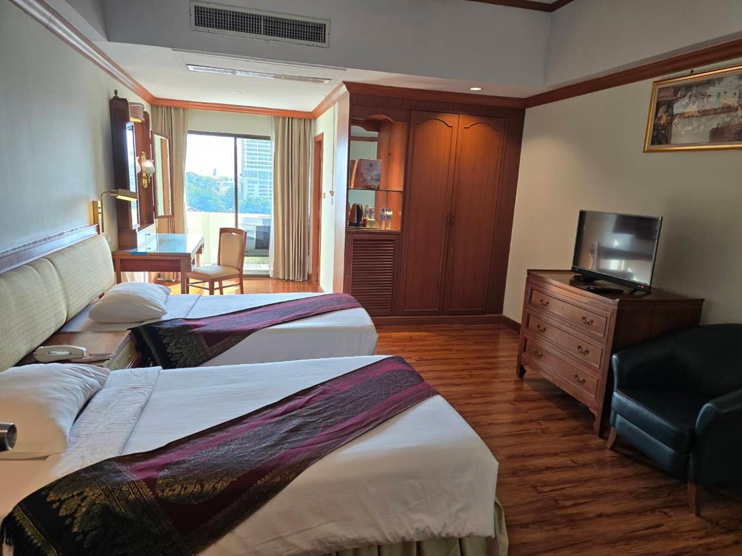 Riverside 4*