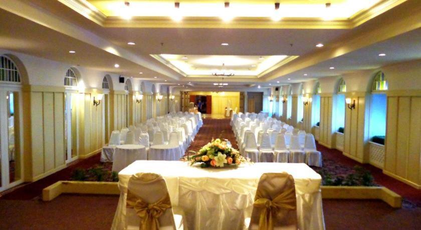 Iyarin@tuk Chang Ratchayothin Hotel