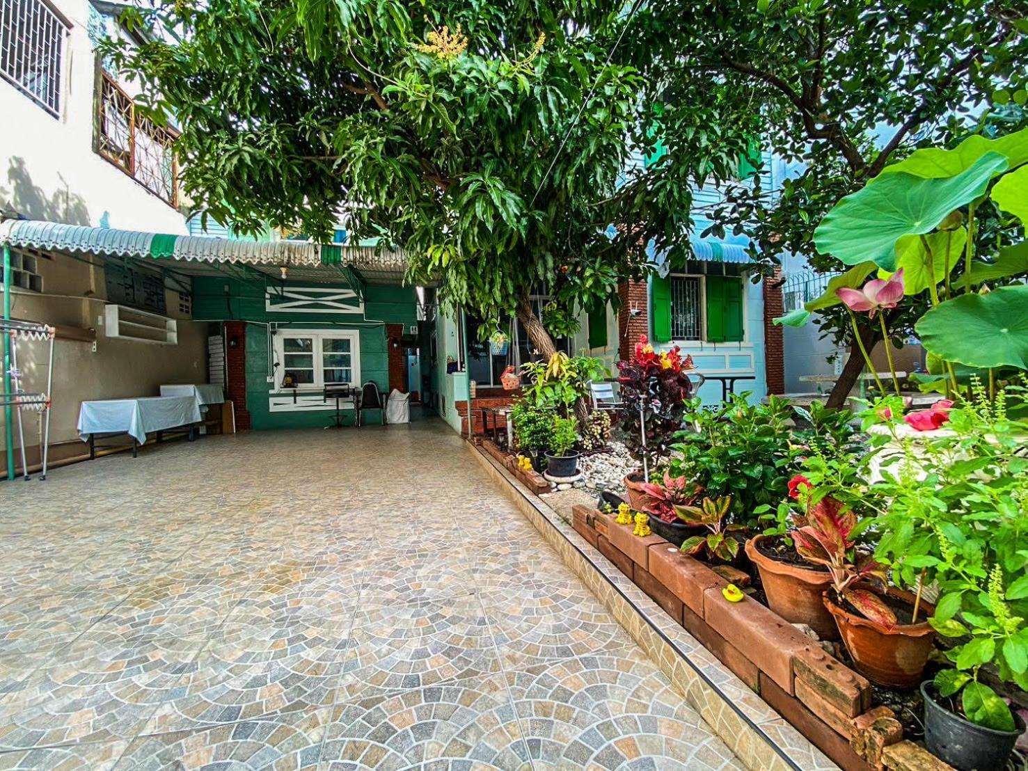 Hostel Garden *