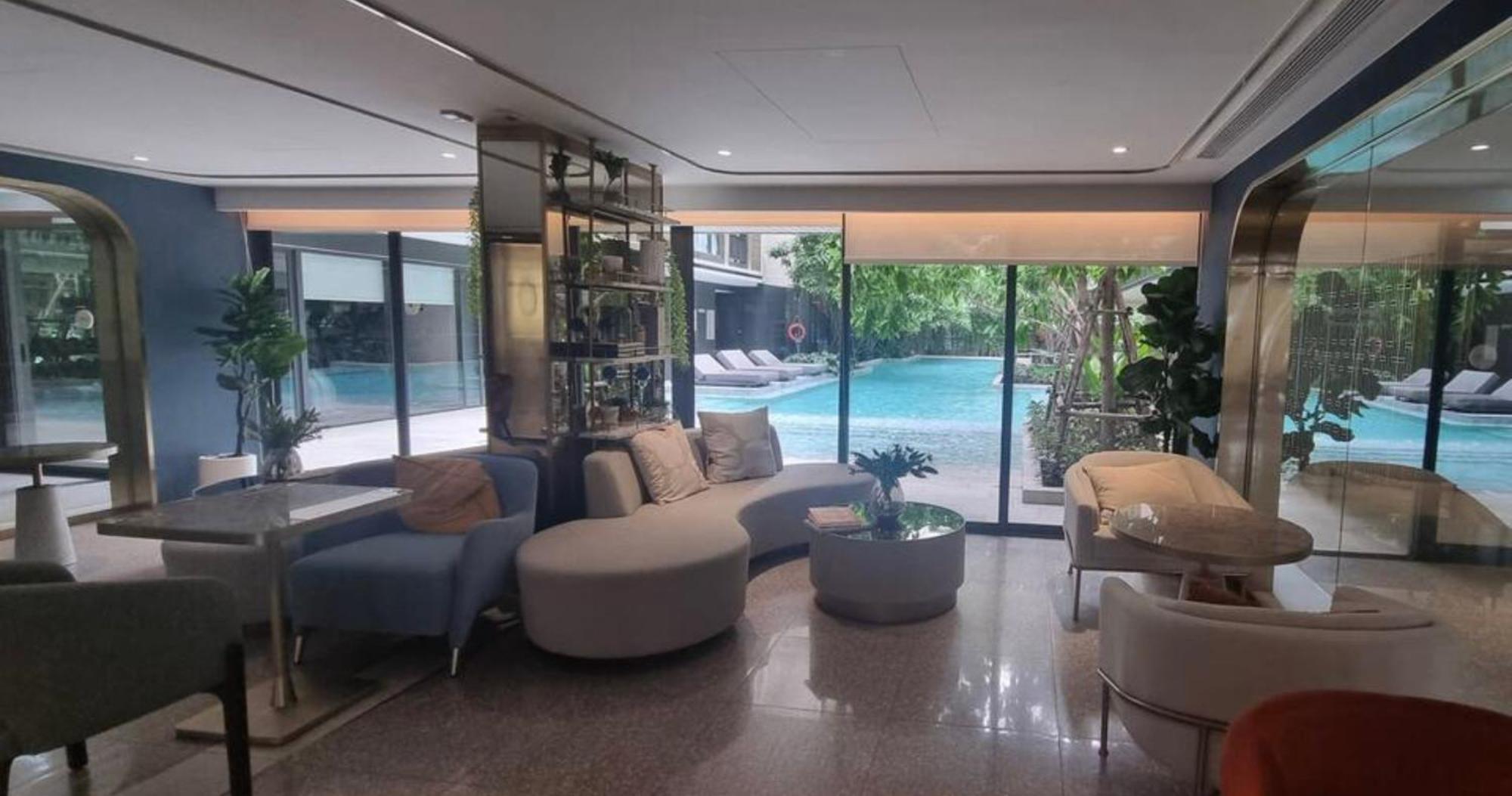 Apartment Modern With Pool And Gym In The Center Just 600m From Subway Station!