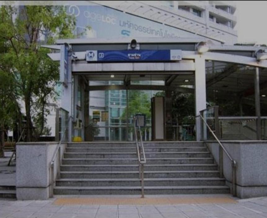 Modern With Pool And Gym In The Center Just 600m From Subway Station! Bangkok