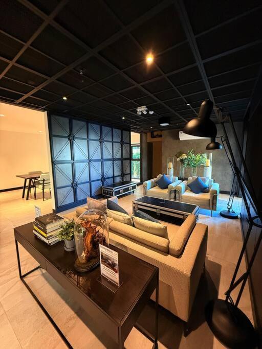 Cozy 5 Mins Bts Mochit Chatuchak Market 1b1b *