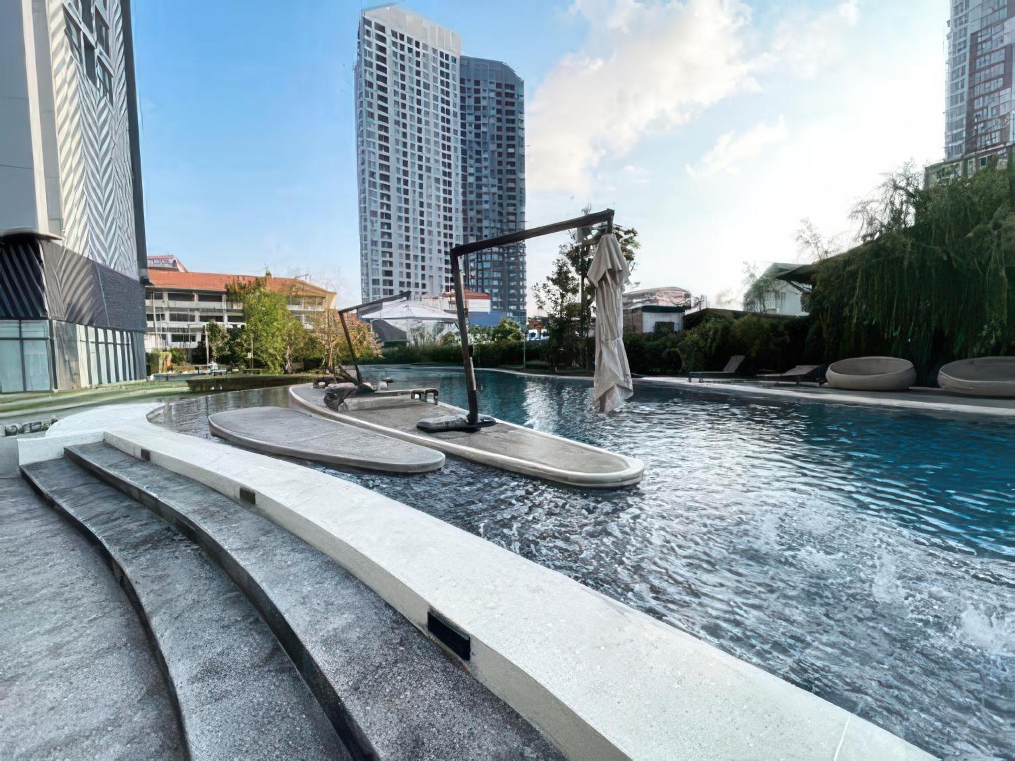 Aparthotel 24th Floor, Cozy Skyline View Oasis 1bed & 1sofa