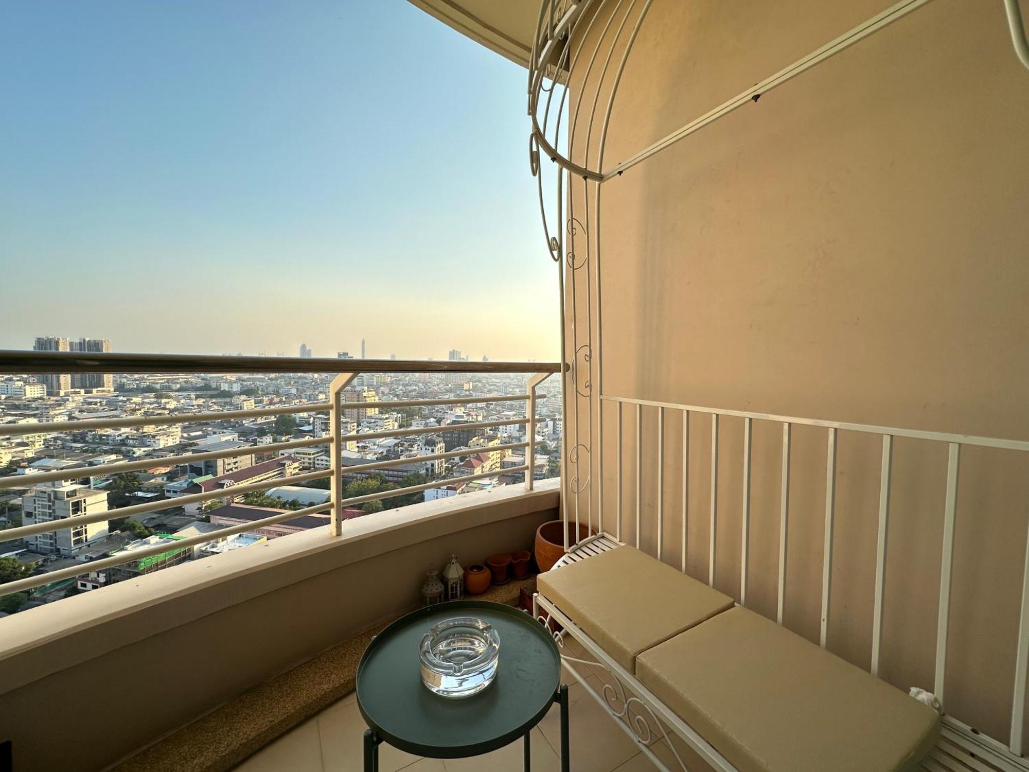 Sathorn Sky View Rooftop Bar *
