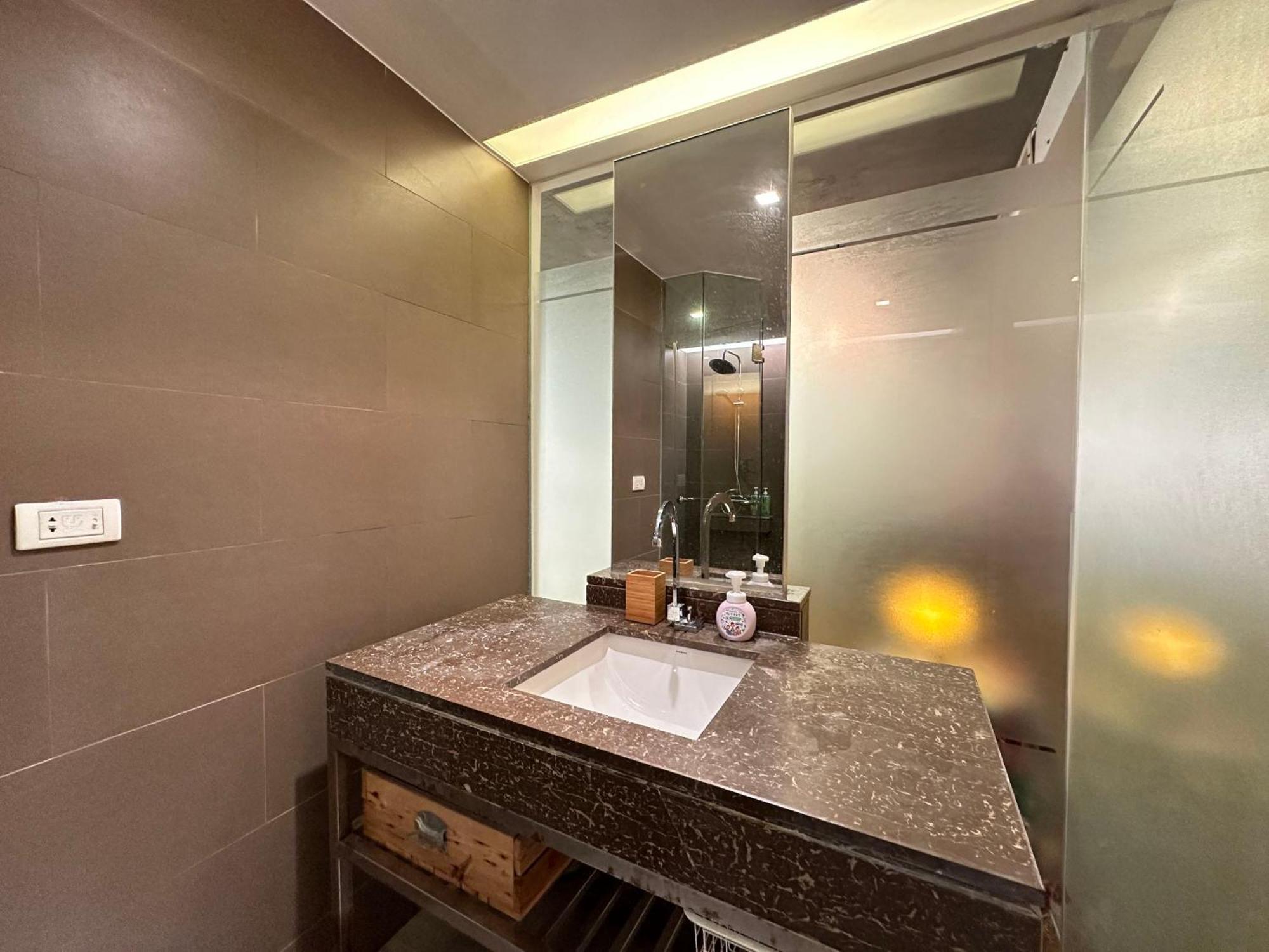 Sathorn Sky View Rooftop Bar Apartment