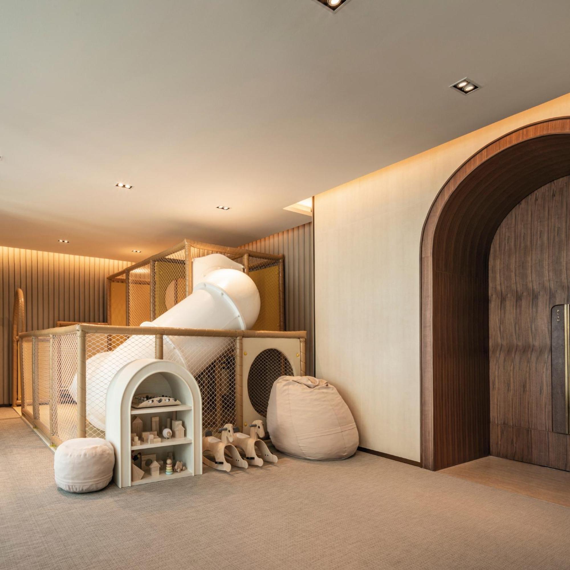 Thonglor Luxury Large 2 Bedrooms Mini Golf Sky Pool *