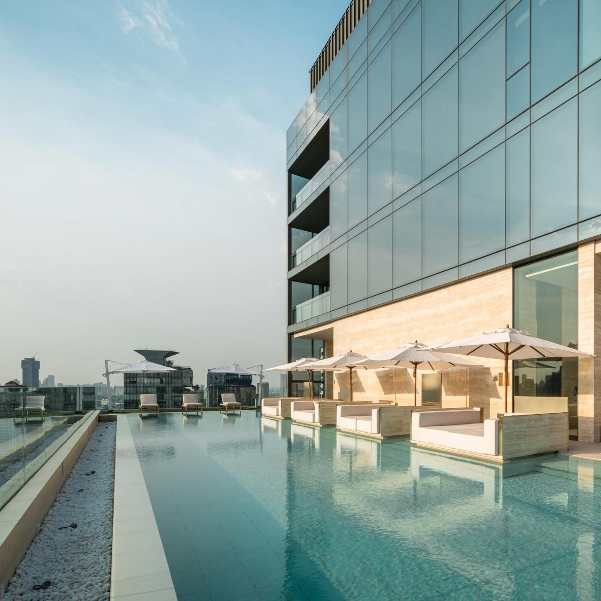 Thonglor Luxury Large 2 Bedrooms Mini Golf Sky Pool Apartment *