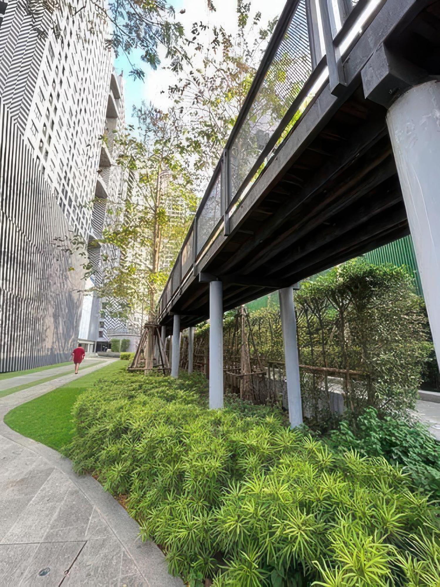 Modern 2br Near Bts With Pool & Workspace