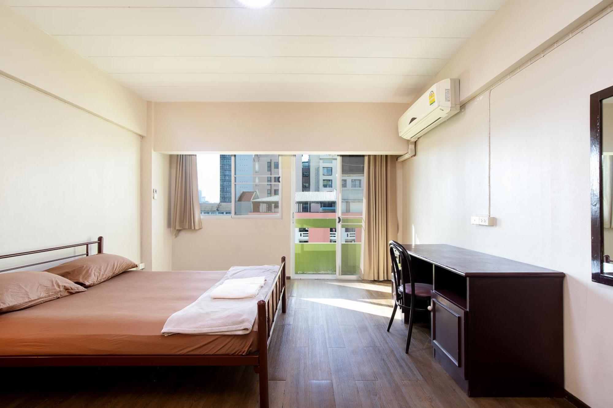 Vintage Thonglor Ekkamai Apartment Bangkok