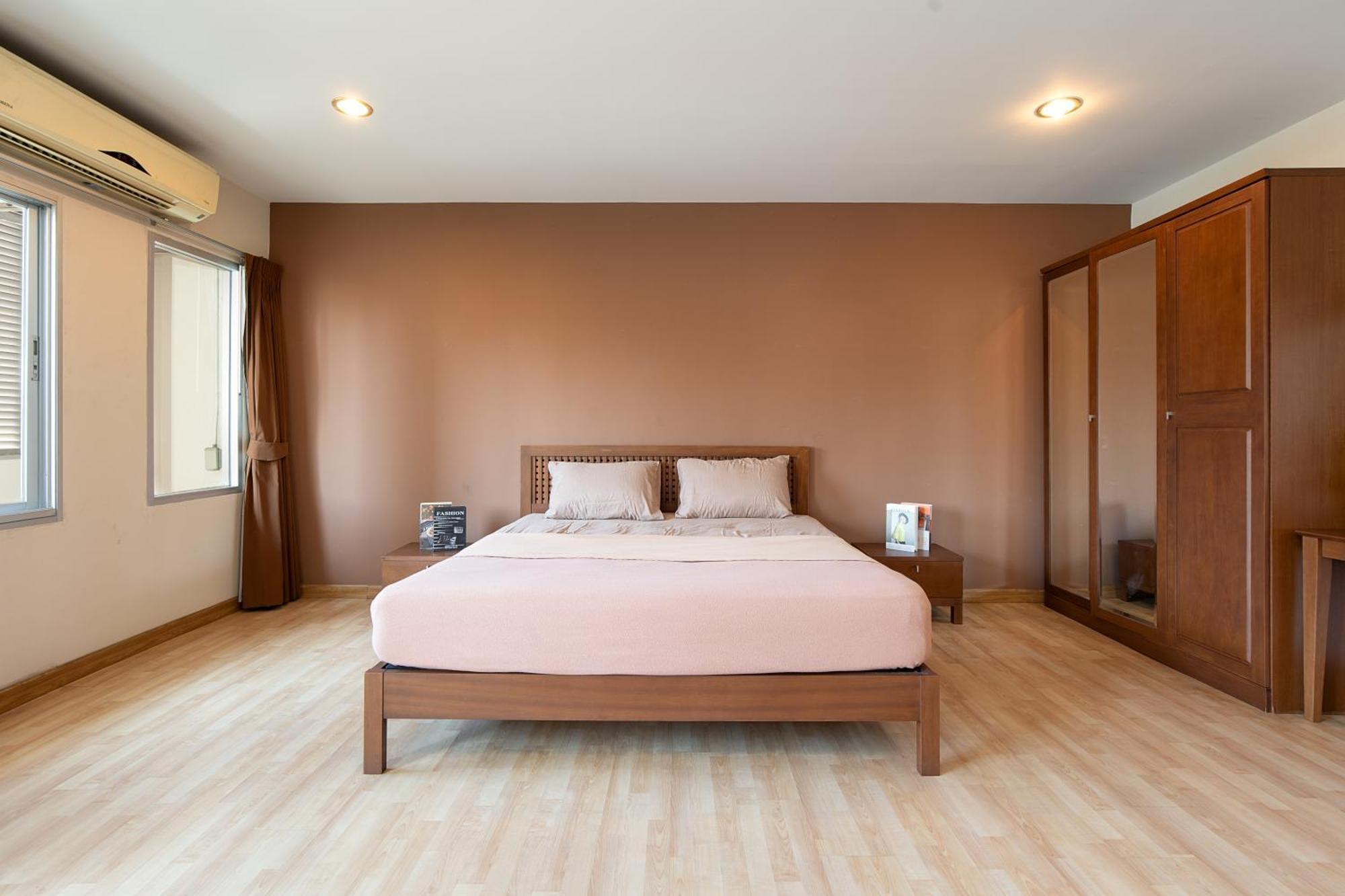 181 Ekkamai Apartment *